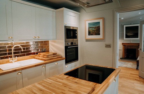 St Davids Cottage | Gallery Nook - luxurious and stylish apartment for 2 in the heart of St Davids.