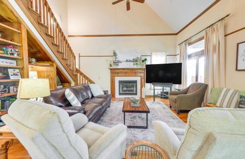 Smith Mountain Estates House | Game Day Getaway on Lake Martin with Private Dock