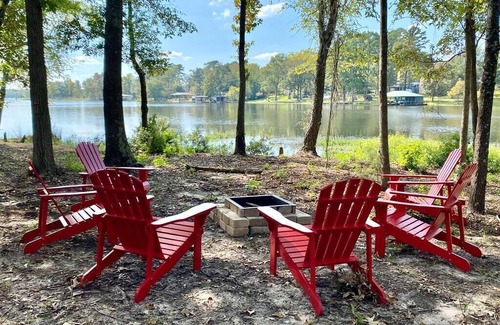 Mineola House | Game On! Modern Lake House Getaway
