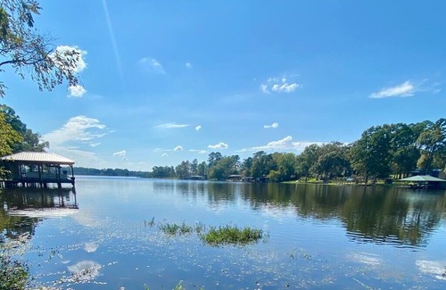 Mineola House | Game On! Modern Lake House Getaway