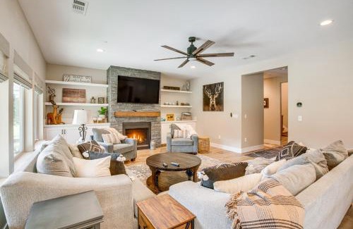 Arnold House | Game Room and Pool Access Spacious Cabin in Arnold
