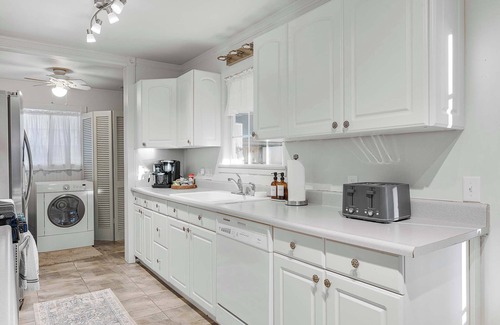 Paso Robles House | Game room & Fire Pit|Short Walk to Downtown!