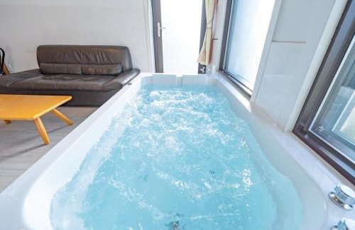 Gangneung House | Gangneung Atirance Pool Villa & Spa Pension