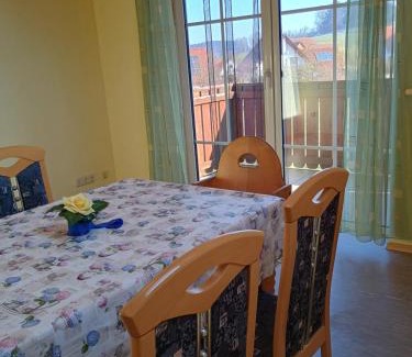 Wertingen Apartment | Ganze Wohnung mit Balkon, bis 5 Personen rund 90 qm