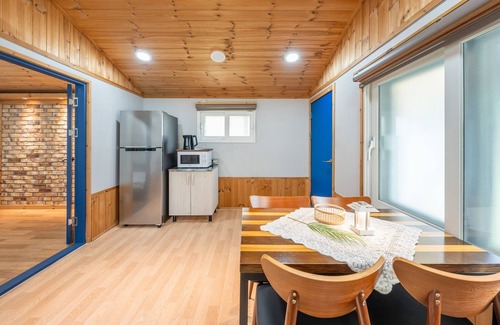 Sang House | Gapeyong Fourseason Pet Glamping Caravan