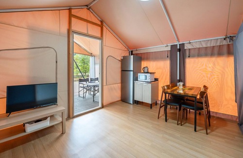 Sang House | Gapeyong Fourseason Pet Glamping Caravan