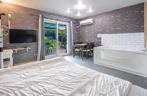Buk House | Gapyeong Topclouds Pet&spa Pension