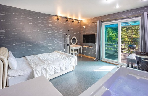 Buk House | Gapyeong Topclouds Pet&spa Pension
