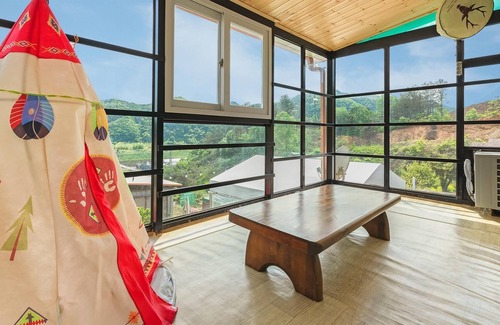Buk House | Gapyeong Ttittippangppang Pension