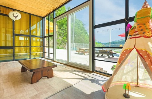 Buk House | Gapyeong Ttittippangppang Pension