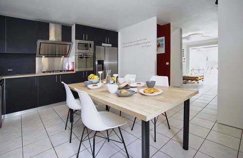 La Ciotat Ski Chalet | Gararro. Bohemian house, pool, air conditioning, garden