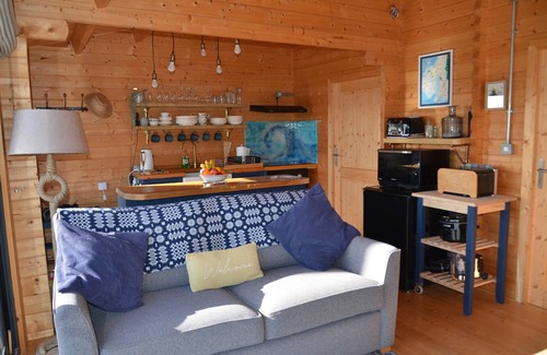 Rhosneigr Cabin | GARDD NAINEY, country holiday cottage, with open fire in Rhosneigr