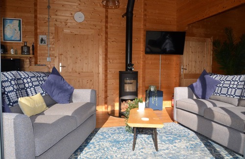 Rhosneigr Cabin | GARDD NAINEY, country holiday cottage, with open fire in Rhosneigr
