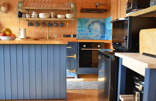Rhosneigr Cabin | GARDD NAINEY, country holiday cottage, with open fire in Rhosneigr