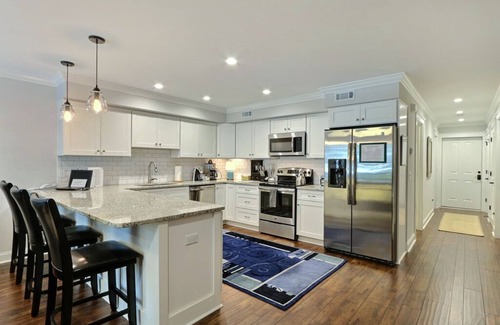 Historic Downtown Savannah House | Garden Apartment with Parking, Heated Pool Access