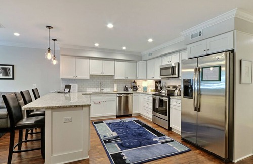 Historic Downtown Savannah House | Garden Apartment with Parking, Heated Pool Access