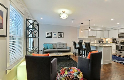 Historic Downtown Savannah House | Garden Apartment with Parking, Heated Pool Access