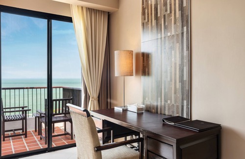 North Pattaya Resort | Garden Cliff Resort and Spa