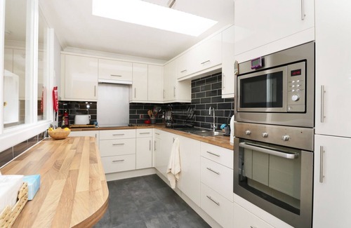 Perth Cottage | GARDEN COTTAGE, pet friendly, with a garden in Perth