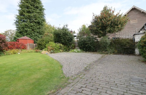 Perth Cottage | GARDEN COTTAGE, pet friendly, with a garden in Perth