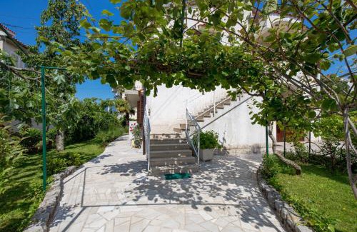 Sarsoni House | Garden Home Flora