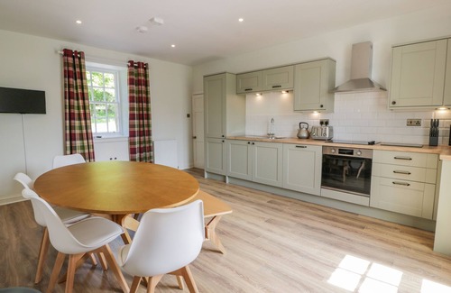 Kirkmichael Cottage | GARDEN HOUSE - CULZEAN CASTLE, family friendly in Maybole