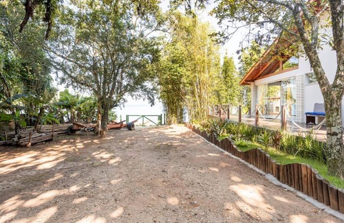 Caieira House | Garden House Floripa - Casa Espetacular com Praia