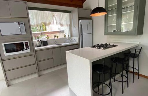 Caieira House | Garden House Floripa - Casa Espetacular com Praia