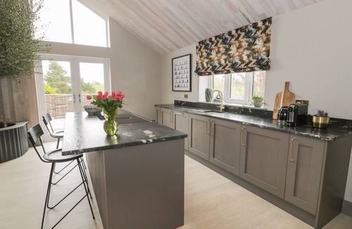 Llanfechell House | GARDEN HOUSE, pet friendly, luxury holiday cottage in Llanfechell