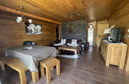 Bolquere Ski Chalet | Garden level Chalet les Silènes Bolquere