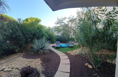 Toulon - Hyeres Condo | Garden level T3 - Swimming pool - All amenities. Sleeps 4-6
