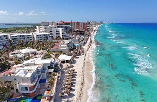 Zona Hotelera Apartment | Garden level with partial ocean view hotel zone