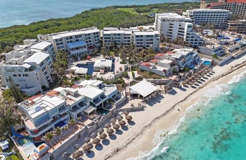 Zona Hotelera Apartment | Garden level with partial ocean view hotel zone