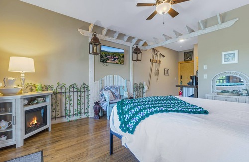 Stanardsville Hotel | Garden Oasis - Rm. 105