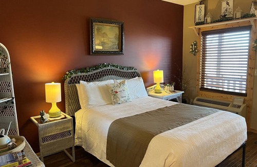 Stanardsville Hotel | Garden Oasis - Rm. 105