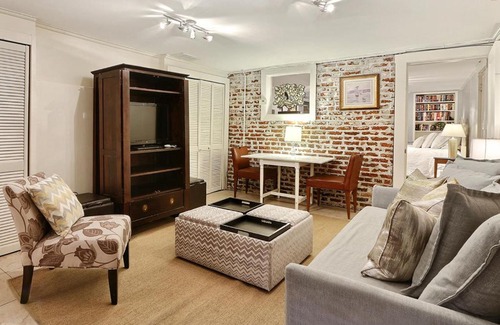 Historic Downtown Savannah Apartment | Garden on Jones