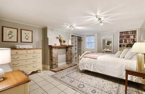 Historic Downtown Savannah Apartment | Garden on Jones