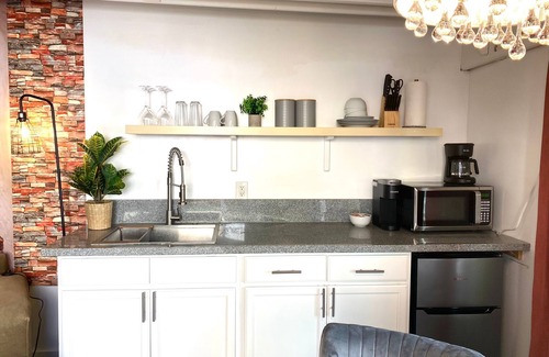 Gardena Cottage | Garden Suite in Gardena - 10 min to Beach and LAX