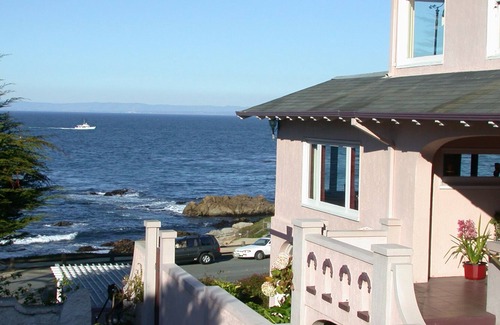 Pacific Grove Cabin | Garden view/1880French QUEENBED/armoire/1840Empire dresser/marble top table/show