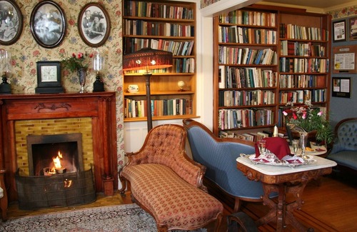 Pacific Grove Cabin | Garden view/1880French QUEENBED/armoire/1840Empire dresser/marble top table/show