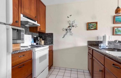 Wailua Apartment | Garden View 1BR Suite with Outdoor Swimming Pool Near Lae Nani Beach