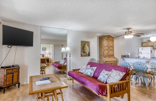 Maunaloa Apartment | Garden View, Ground-Floor Condo w/Lanai & Shared Hot Tub/Pool - Walk to Beach