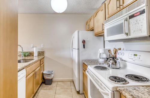Maunaloa Apartment | Garden View, Ground-Floor Condo w/Lanai & Shared Hot Tub/Pool - Walk to Beach