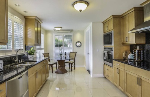 Kaiulani House | Garden view Home w/Shared pool,Hot Tub&walk to shops