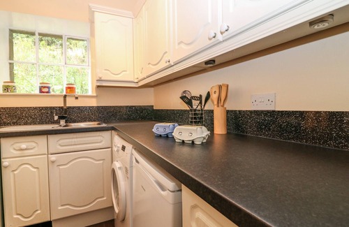 Kirriemuir Cottage | GARDENER'S COTTAGE, with open fire in Kirriemuir