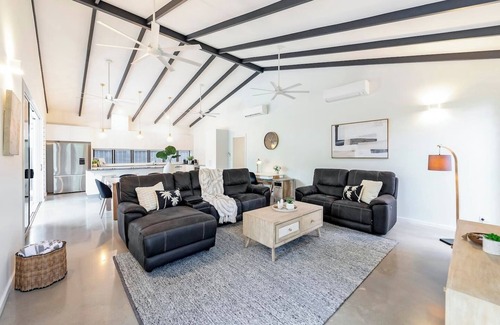 The Gardens Villa | Gardens Villa A Sumptuous Poolside Family Oasis