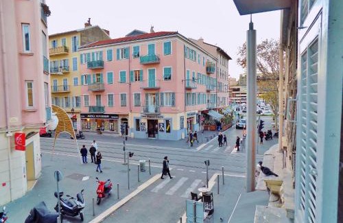 Riquier Bed & Breakfast | GARE 5 minutes GARIBALDI RÉPUBLIQUE chambre PRIVEE non FUMEUR pour voyageurs CALMES TRAM au pied de l'immeuble