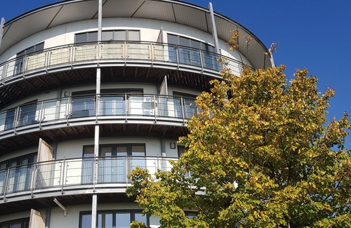 Greenhithe Apartment | Garland Apartments, Greenhithe with Netflix-Cleaned & Disinfected