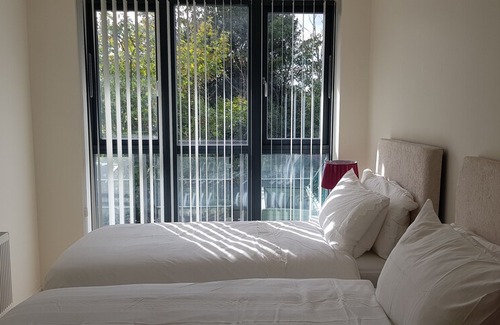 Greenhithe Apartment | Garland Apartments, Greenhithe with Netflix-Cleaned & Disinfected