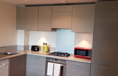 Greenhithe Apartment | Garland Apartments, Greenhithe with Netflix-Cleaned & Disinfected